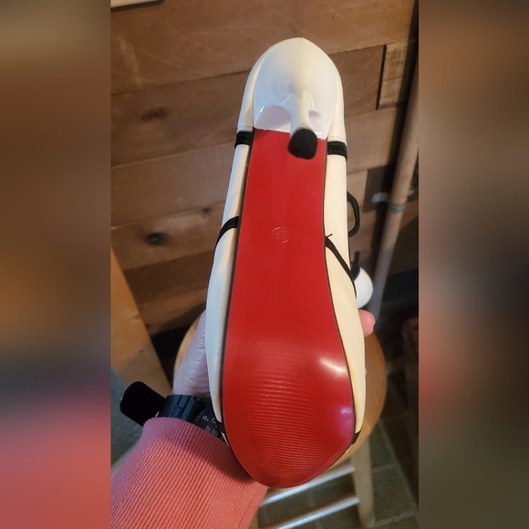 Elegant Brand New Black and White Women's Heels - Picture 3 of 3